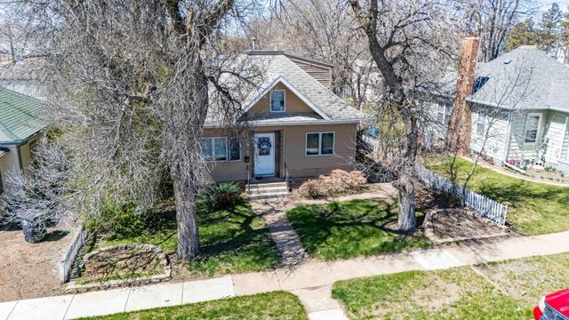 11 6th Avenue W, Dickinson, ND 58601