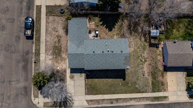 11 6th Avenue W, Dickinson, ND 58601