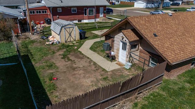 11 6th Avenue W, Dickinson, ND 58601