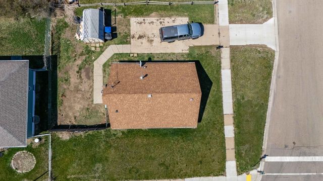 11 6th Avenue W, Dickinson, ND 58601