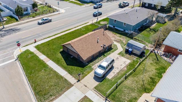 11 6th Avenue W, Dickinson, ND 58601