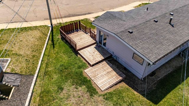 11 6th Avenue W, Dickinson, ND 58601