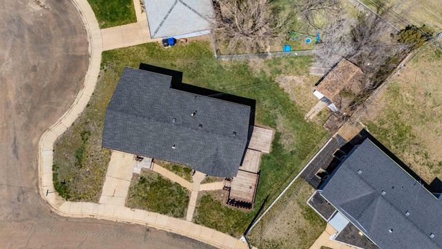 11 6th Avenue W, Dickinson, ND 58601