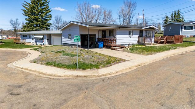 11 6th Avenue W, Dickinson, ND 58601