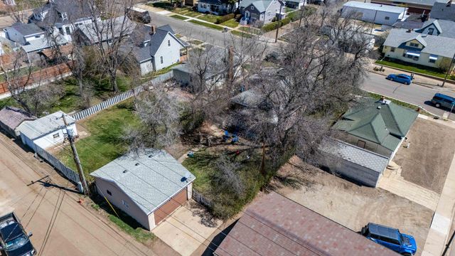 11 6th Avenue W, Dickinson, ND 58601