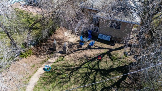 11 6th Avenue W, Dickinson, ND 58601