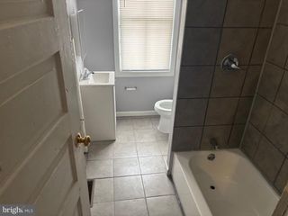 628 W KING ST, York, PA 17403