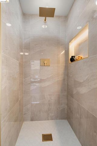 2100 69Th Ave, Oakland, CA 94621