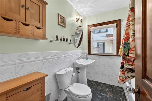 243 E 72nd Terrace, Kansas City, MO 64114