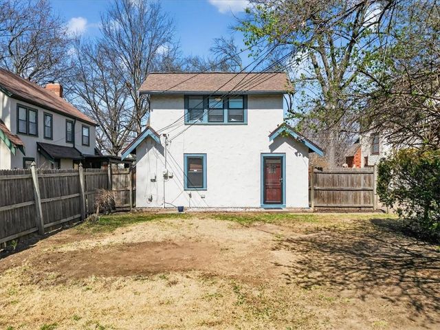 243 E 72nd Terrace, Kansas City, MO 64114