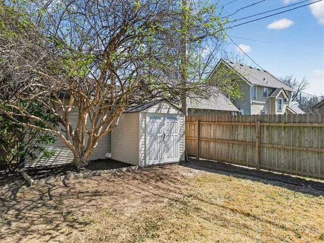 243 E 72nd Terrace, Kansas City, MO 64114