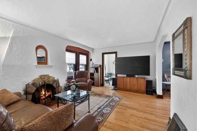 243 E 72nd Terrace, Kansas City, MO 64114