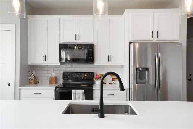 3217 Lakeview Drive SE, Altoona, IA 50009