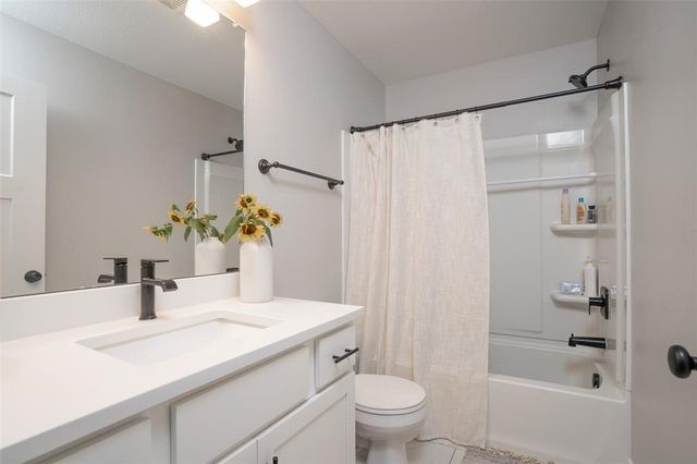 3217 Lakeview Drive SE, Altoona, IA 50009