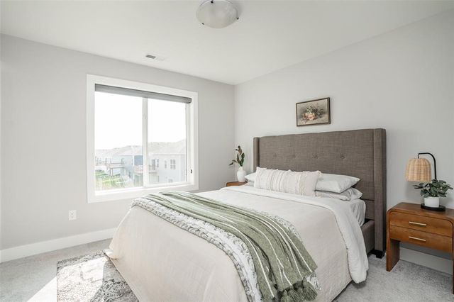 3217 Lakeview Drive SE, Altoona, IA 50009