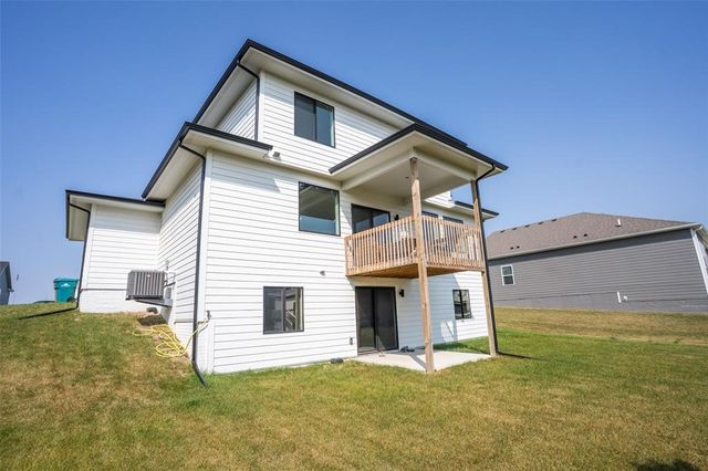 3217 Lakeview Drive SE, Altoona, IA 50009