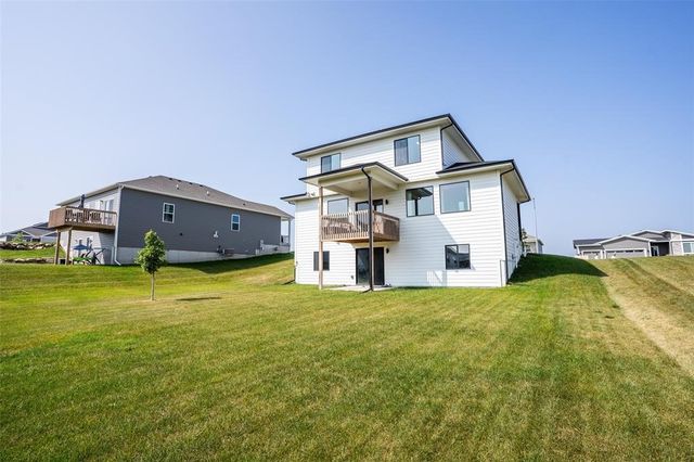 3217 Lakeview Drive SE, Altoona, IA 50009