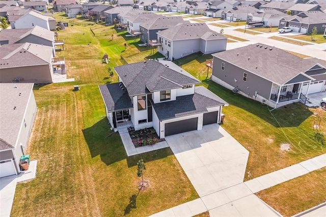 3217 Lakeview Drive SE, Altoona, IA 50009