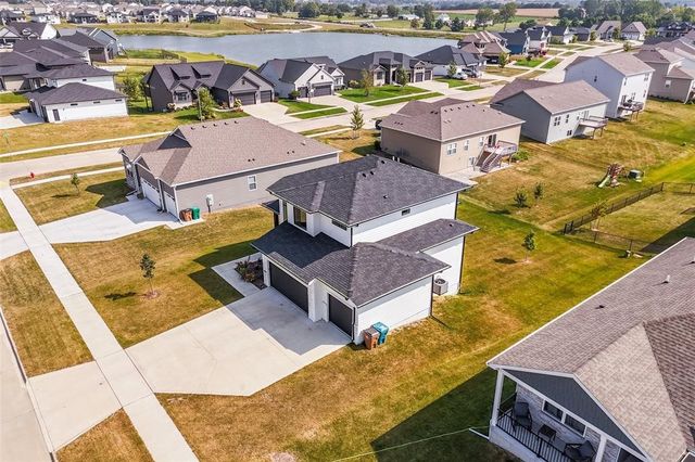 3217 Lakeview Drive SE, Altoona, IA 50009