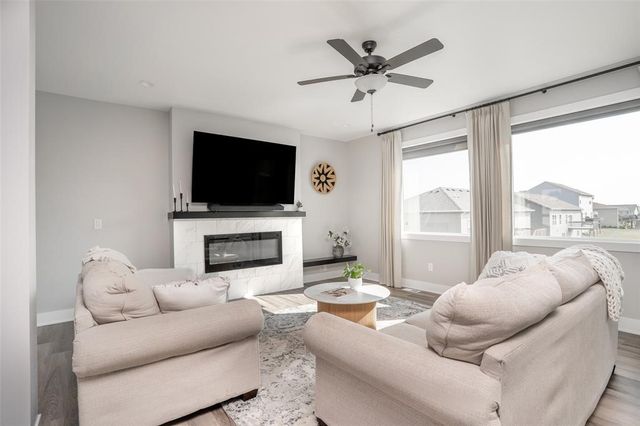 3217 Lakeview Drive SE, Altoona, IA 50009