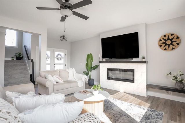 3217 Lakeview Drive SE, Altoona, IA 50009