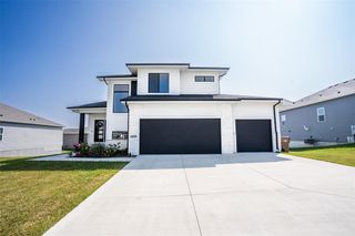 3217 Lakeview Drive SE, Altoona, IA 50009