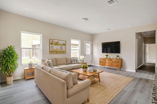 1005 E Tucker Street, Fort Worth, TX 76104