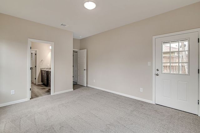 1005 E Tucker Street, Fort Worth, TX 76104