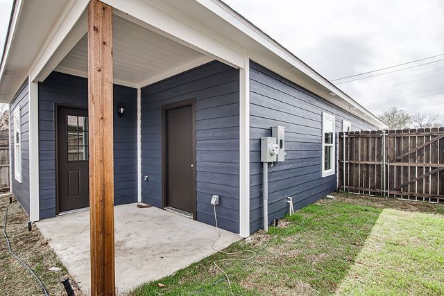1005 E Tucker Street, Fort Worth, TX 76104