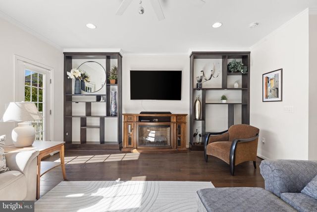 7870 CRESCENT PARK DR, Gainesville, VA 20155