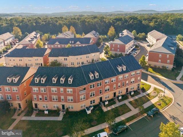 7870 CRESCENT PARK DR, Gainesville, VA 20155