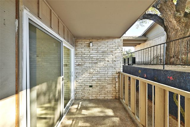 1304 Summit ST 102, Austin, TX 78741