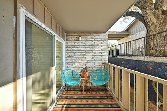 1304 Summit ST 102, Austin, TX 78741