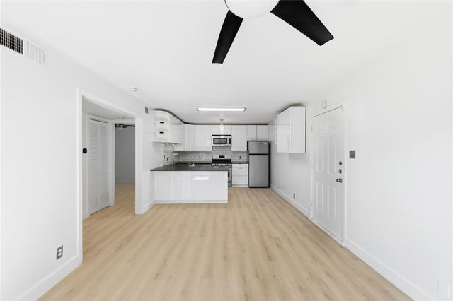 1304 Summit ST 102, Austin, TX 78741