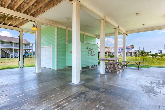 1799 Redfish Lane, Crystal Beach, TX 77650