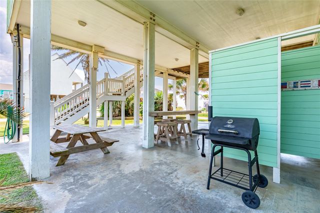 1799 Redfish Lane, Crystal Beach, TX 77650