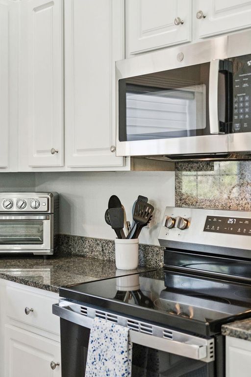 Image 11 of property listing at 2730 Seastrand Lane, Mount Pleasant, SC 29466