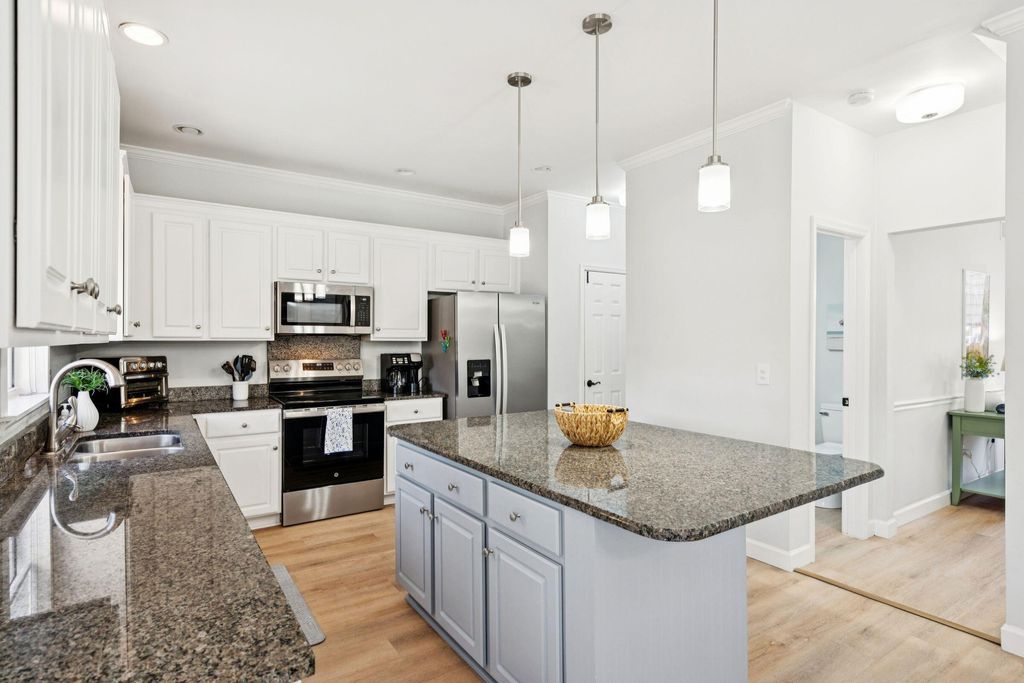 Image 12 of property listing at 2730 Seastrand Lane, Mount Pleasant, SC 29466