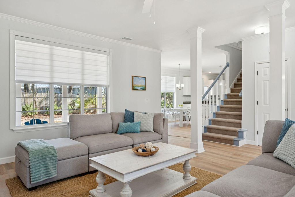 Image 5 of property listing at 2730 Seastrand Lane, Mount Pleasant, SC 29466