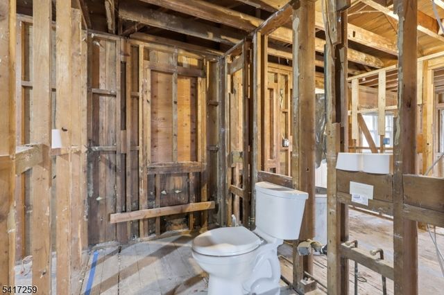 19 Sutton Rd, Hopatcong Boro, NJ 07843