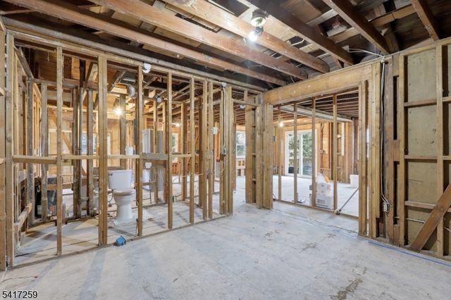 19 Sutton Rd, Hopatcong Boro, NJ 07843