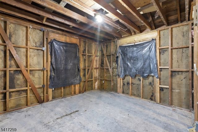 19 Sutton Rd, Hopatcong Boro, NJ 07843