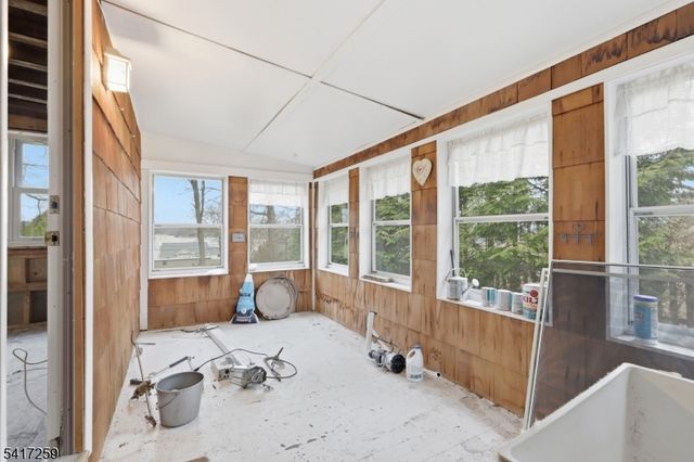 19 Sutton Rd, Hopatcong Boro, NJ 07843