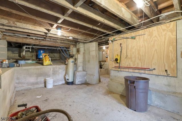 19 Sutton Rd, Hopatcong Boro, NJ 07843