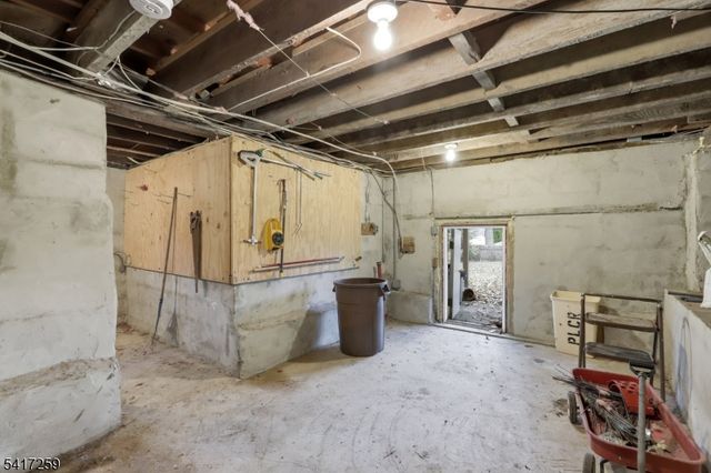 19 Sutton Rd, Hopatcong Boro, NJ 07843