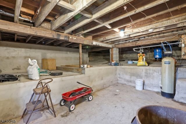 19 Sutton Rd, Hopatcong Boro, NJ 07843