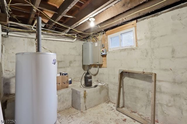 19 Sutton Rd, Hopatcong Boro, NJ 07843