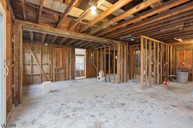 19 Sutton Rd, Hopatcong Boro, NJ 07843