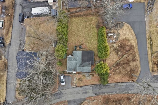 19 Sutton Rd, Hopatcong Boro, NJ 07843