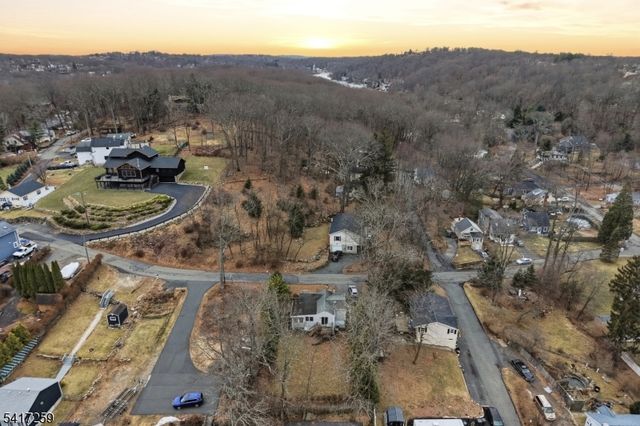 19 Sutton Rd, Hopatcong Boro, NJ 07843